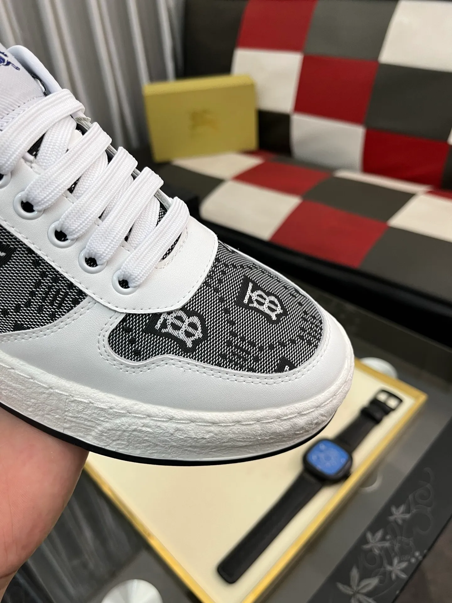 Men's Men's Shoes💰420⌚️⌚️Burberry---Size: 38-44 Burberry men's classic casual shoes! Imported silk cowhide combined with classic plaid fabric, fashionable and British style, imported calfskin lining, super soft and waxy, very comfortable on the feet! 2️⃣colors available